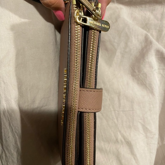 Michael kors wallet - Picture 2 of 2